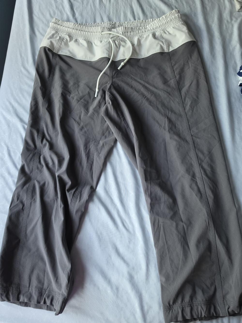 Lululemon Crop Pants In Grey And Cream Colour Drawstring